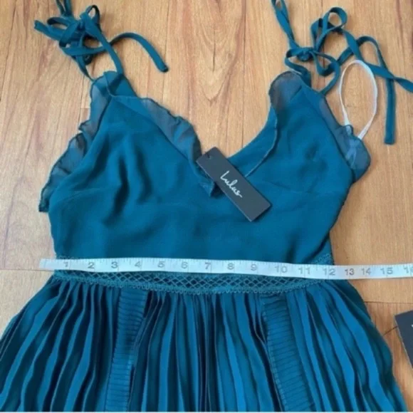 Lulus Never a Dull Moment Tie-Strap Pleated Midi Dress Emerald Green XSmall